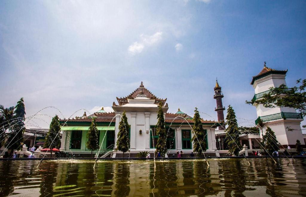 Oyo 2025 Wisma Musdalifa Palembang Exterior foto